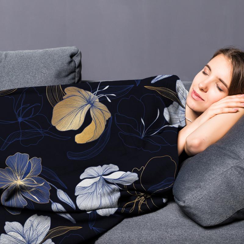 https://emmahansson.co.il/wp-content/uploads/2025/04/blanket_mockup2_0-1.jpg