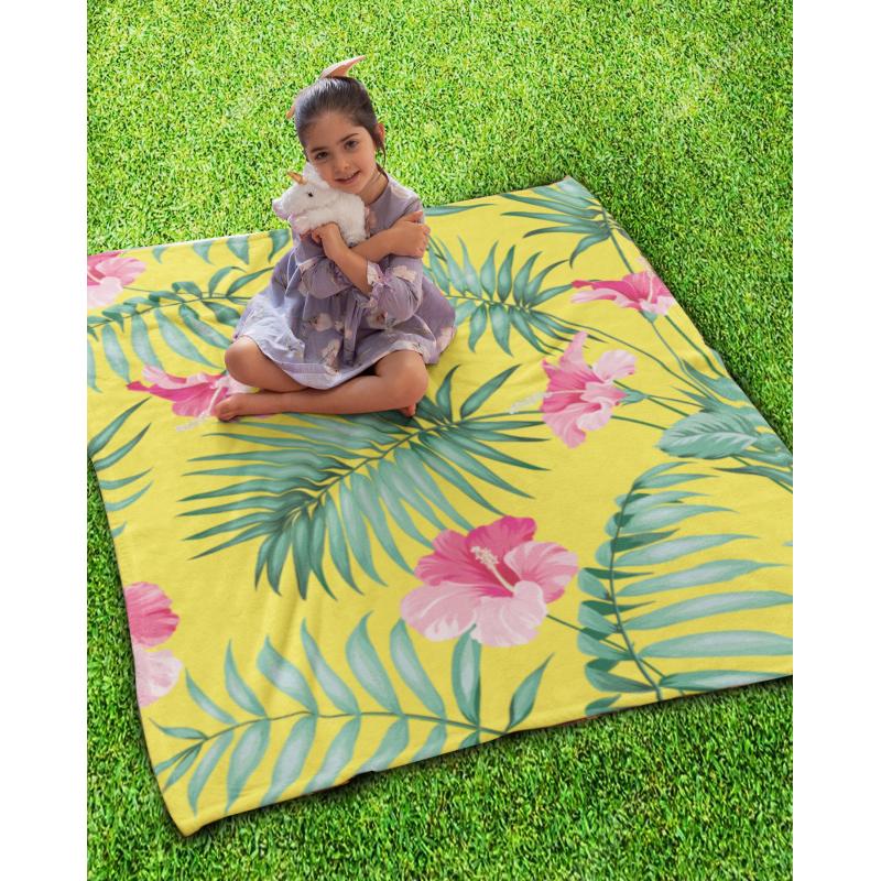 https://emmahansson.co.il/wp-content/uploads/2025/04/throw-blanket-mockup-featuring-a-little-girl-hugging-a-plushie-24692.jpg
