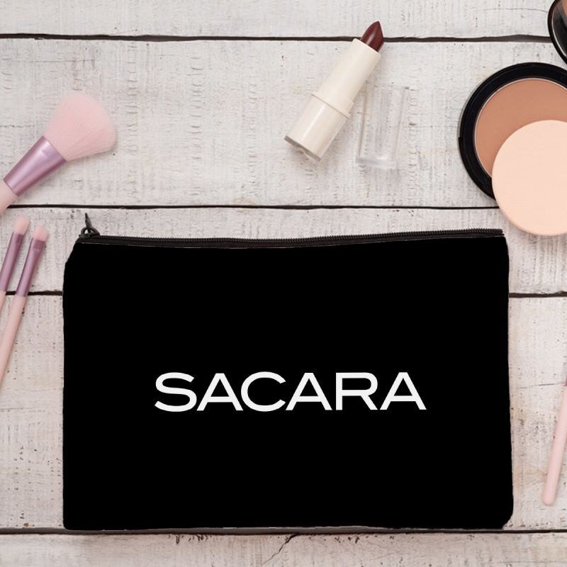 https://emmahansson.co.il/wp-content/uploads/2025/06/mackup-bag-sacara-1.png