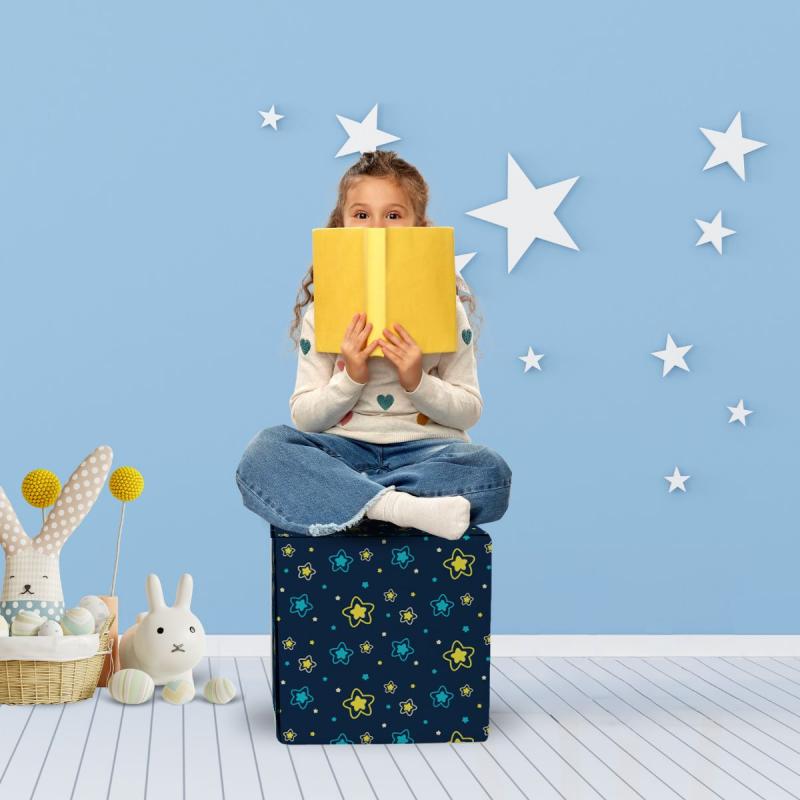 הדום / קוביית ישיבה מעוצבת לחדר ילדים מבית המעצבת Emma Hansson - יצור כחול לבן